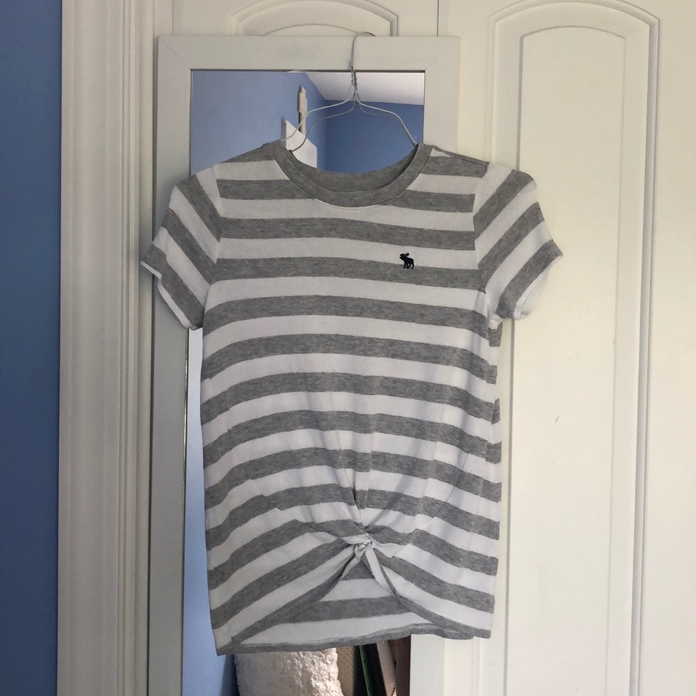 White and grey striped tee